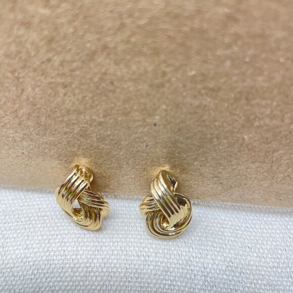 The Jewelry Group TJG Signed Gold Tone Knotted Clip On Statement Earrings Marked - Picture 4 of 15